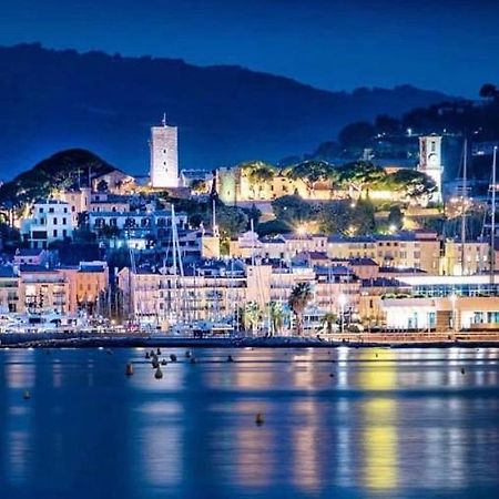 Cannes Old Port, Seafront & Seaview, Yacht Show Port Екстер'єр фото